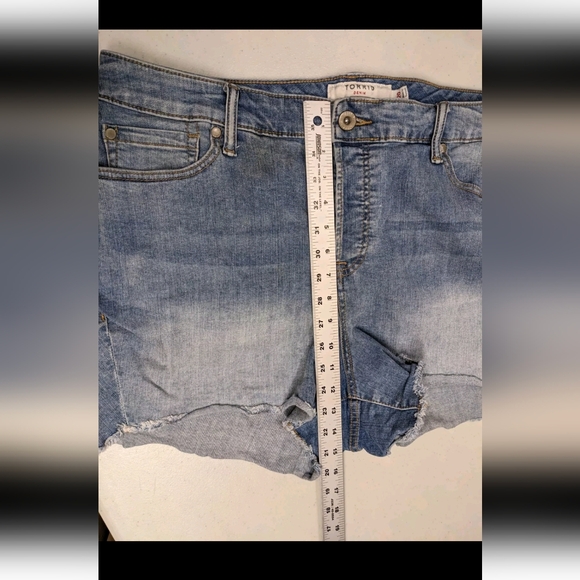 Torrid High Rise Skinny Short Vintage Stretch 20 Light Wash Denim Blue Jean - Picture 5 of 13